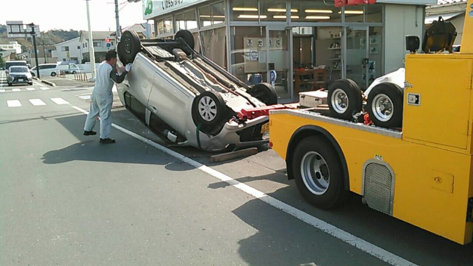 横転事故 レッカー - スズキアリーナ修善寺 小野自動車